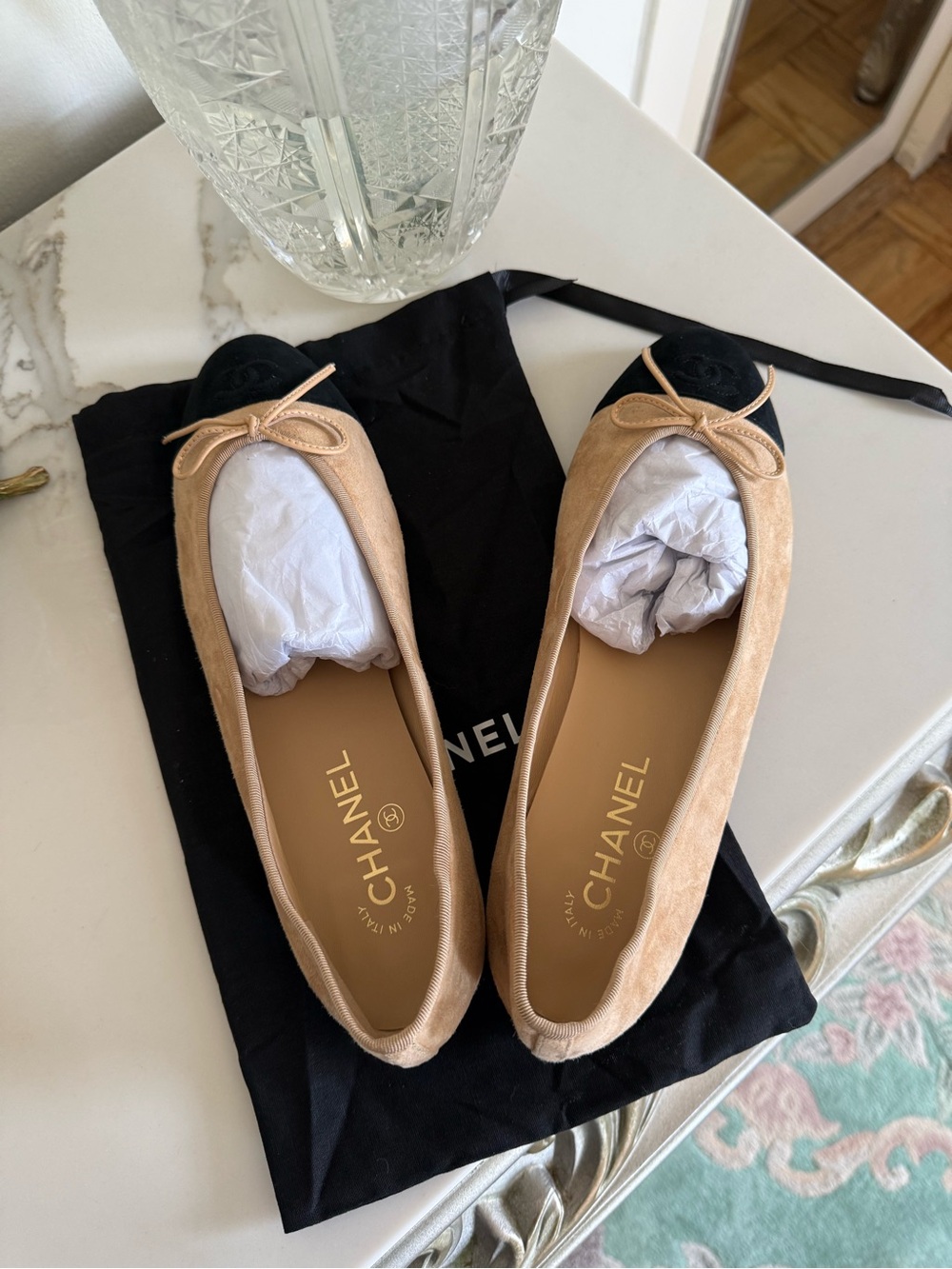 CHANEL Two-Tone Suede Ballet Flats in Camel and Black Cap Toe - Picture 5 of 11